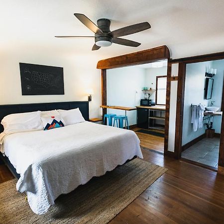 Left Coast Lodge - Pet Friendly シスターズ エクステリア 写真