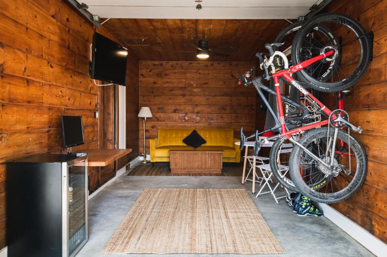 Left Coast Lodge - Pet Friendly シスターズ エクステリア 写真