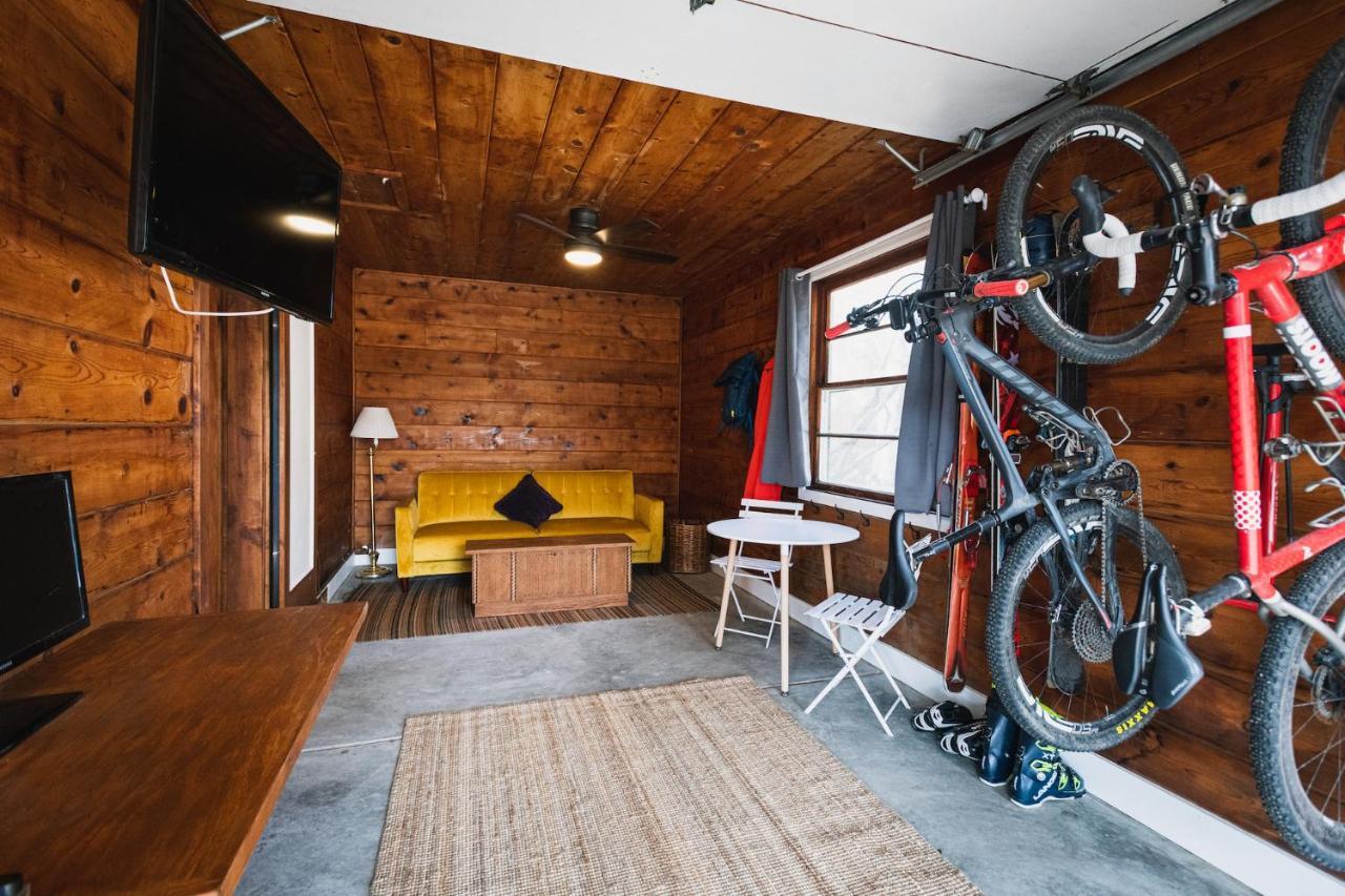 Left Coast Lodge - Pet Friendly シスターズ エクステリア 写真
