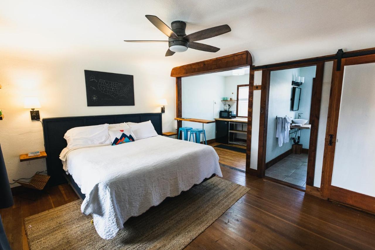 Left Coast Lodge - Pet Friendly シスターズ エクステリア 写真