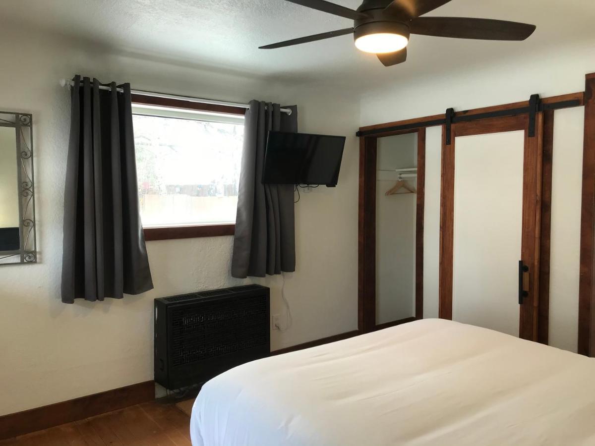 Left Coast Lodge - Pet Friendly シスターズ エクステリア 写真