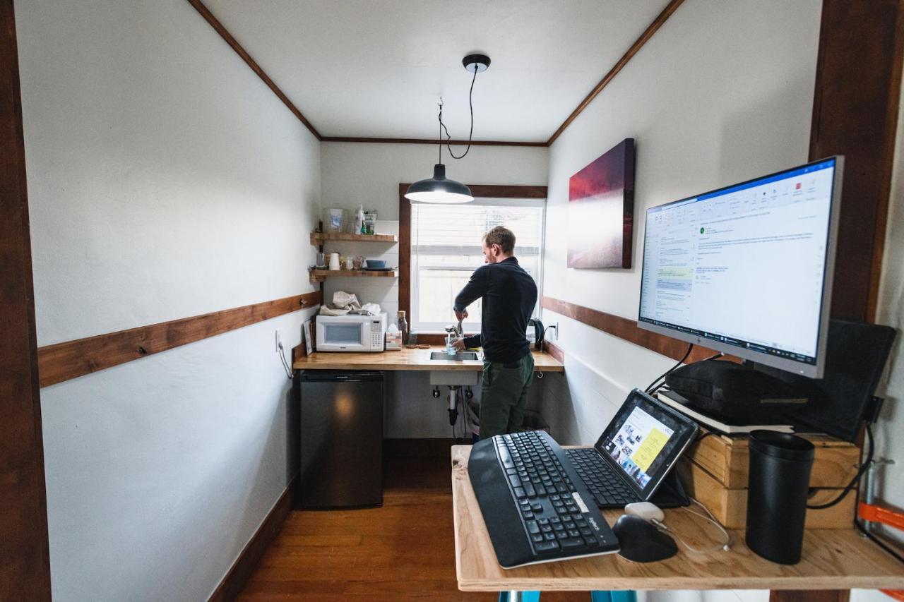 Left Coast Lodge - Pet Friendly シスターズ エクステリア 写真