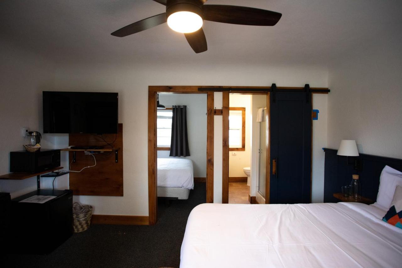 Left Coast Lodge - Pet Friendly シスターズ エクステリア 写真
