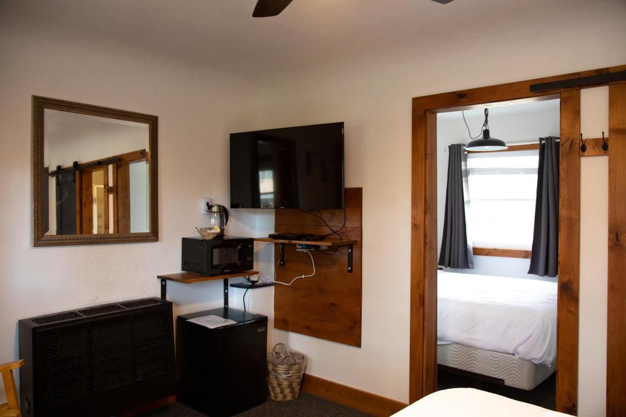Left Coast Lodge - Pet Friendly シスターズ エクステリア 写真