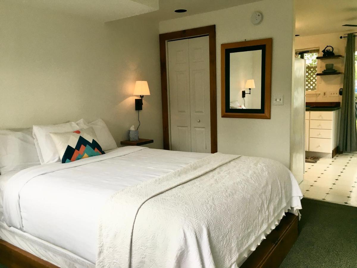 Left Coast Lodge - Pet Friendly シスターズ エクステリア 写真