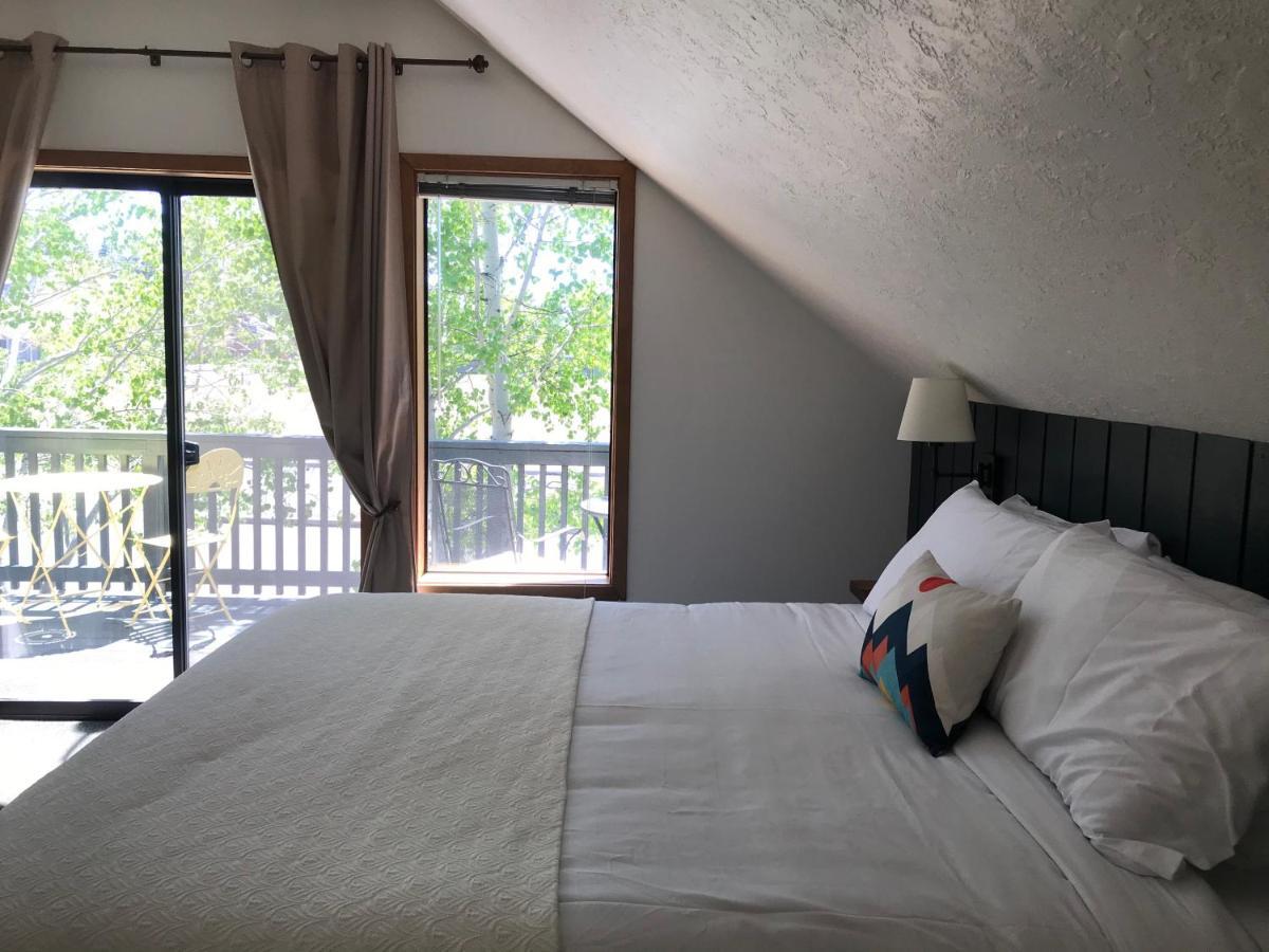 Left Coast Lodge - Pet Friendly シスターズ エクステリア 写真