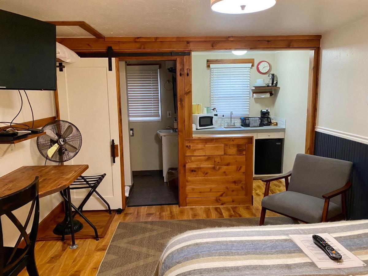Left Coast Lodge - Pet Friendly シスターズ エクステリア 写真